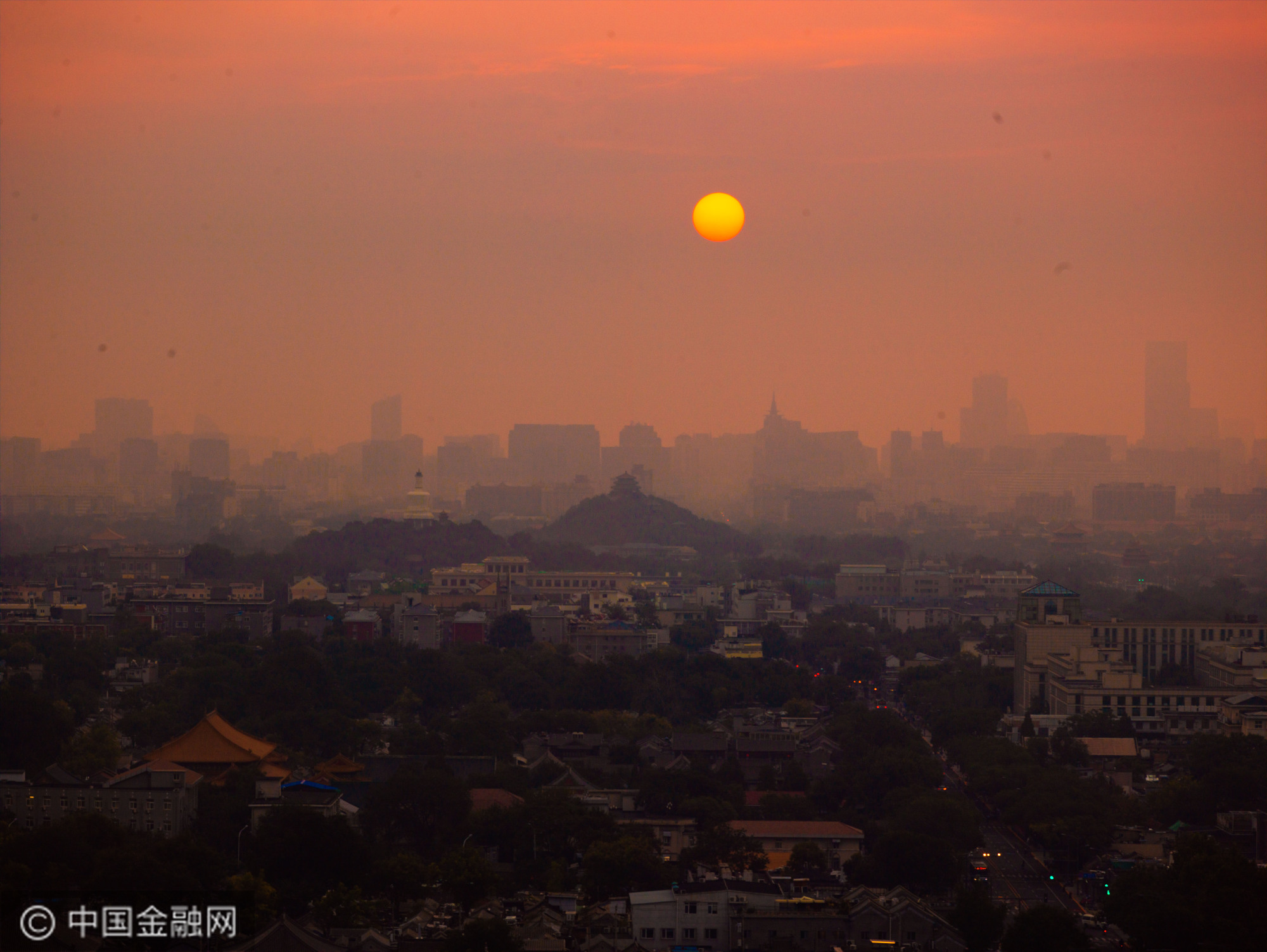 2024年9月19日星期四在辦公室窗前拍攝的日出.jpg